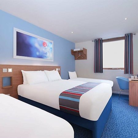 Travelodge London City Airport Екстериор снимка