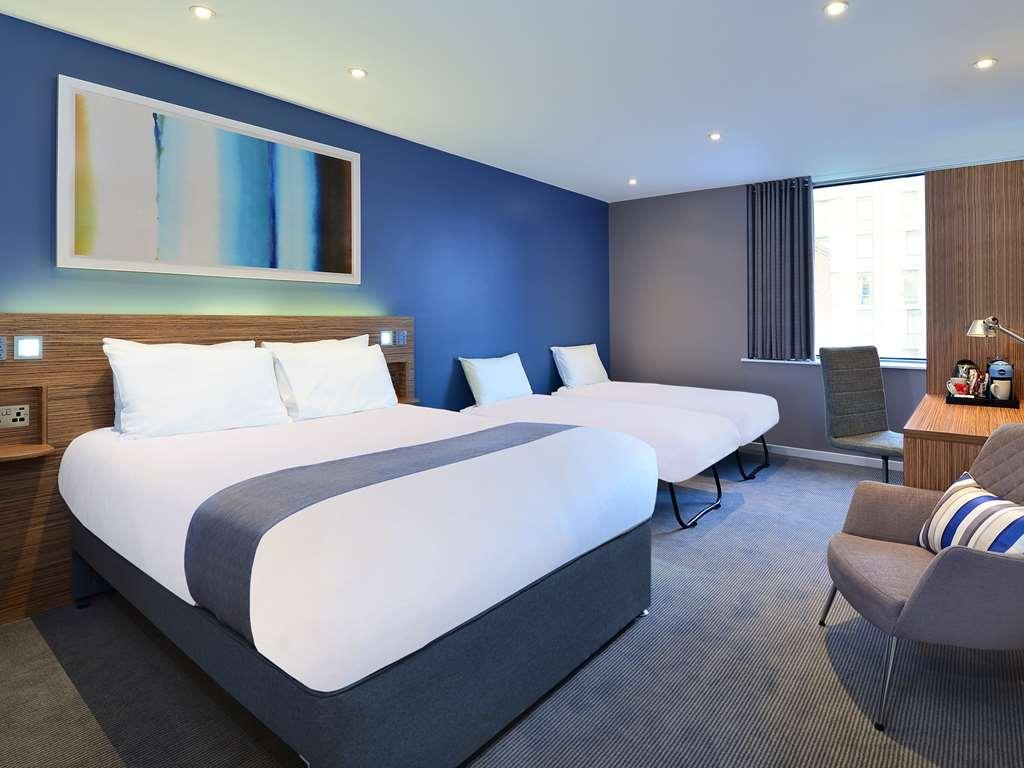 Travelodge London City Airport Стая снимка