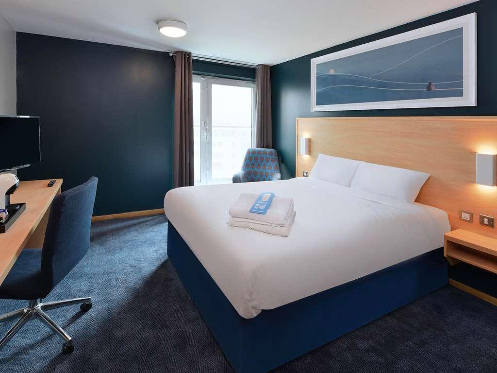 Travelodge London City Airport Стая снимка