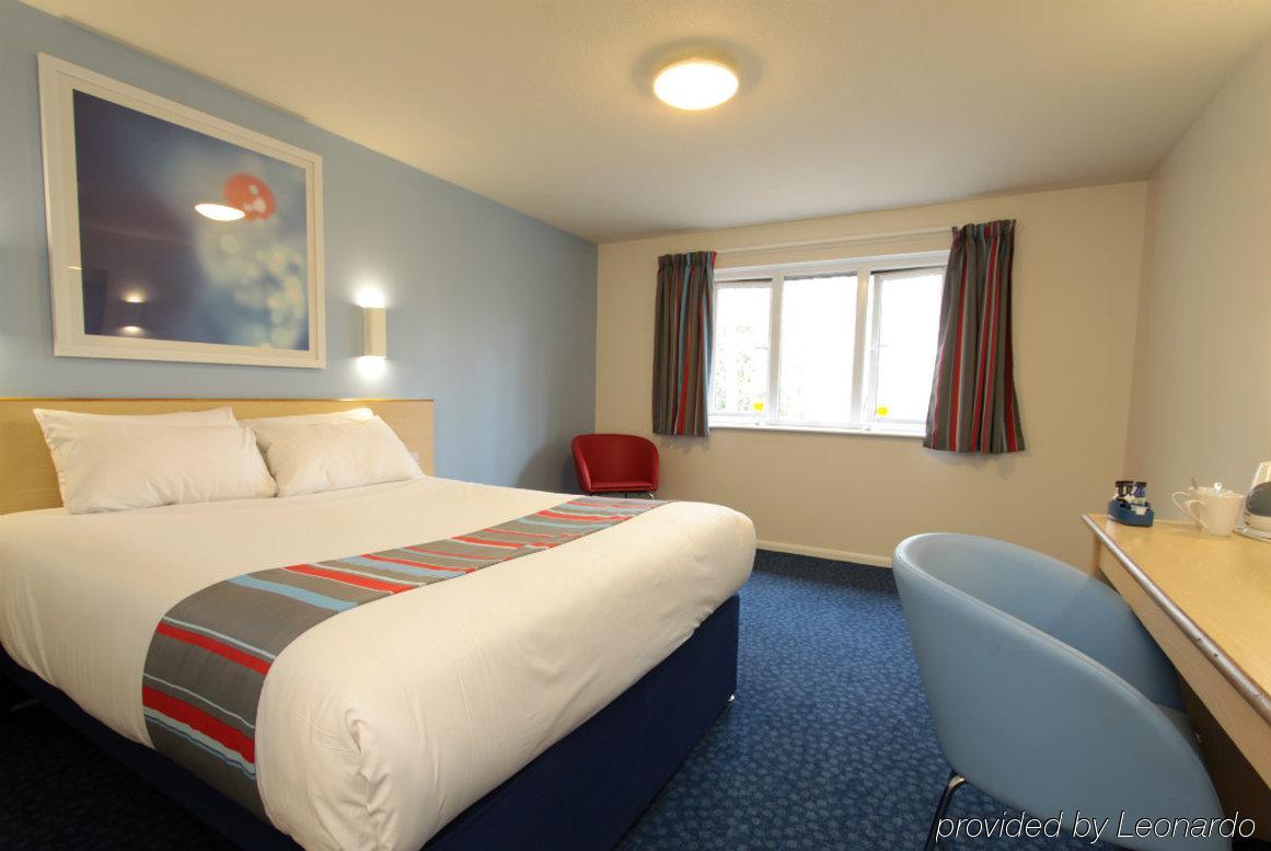 Travelodge London City Airport Екстериор снимка