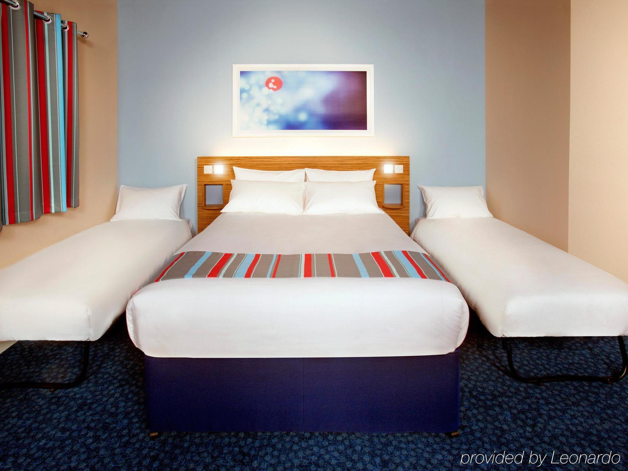 Travelodge London City Airport Екстериор снимка