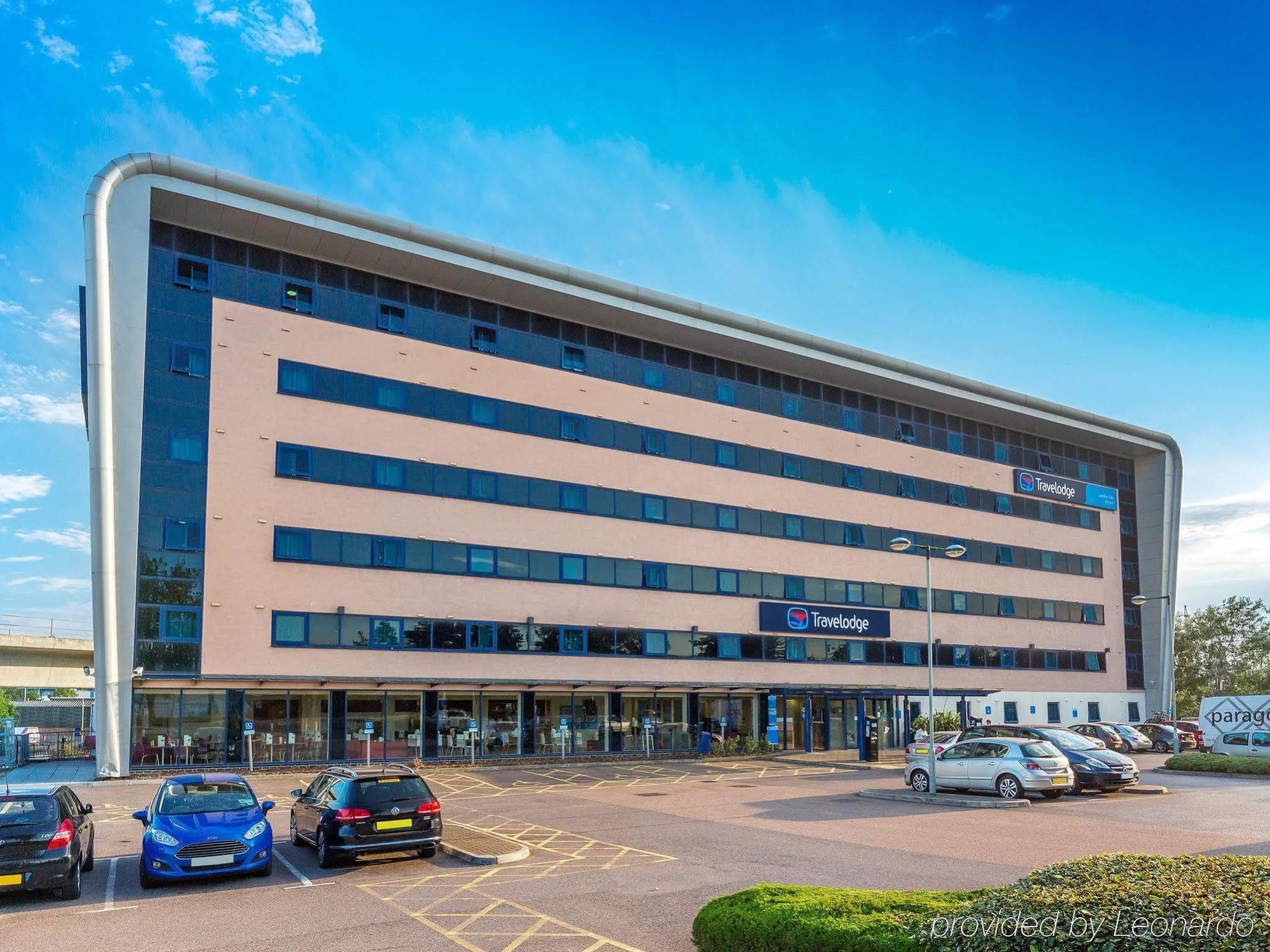 Travelodge London City Airport Екстериор снимка
