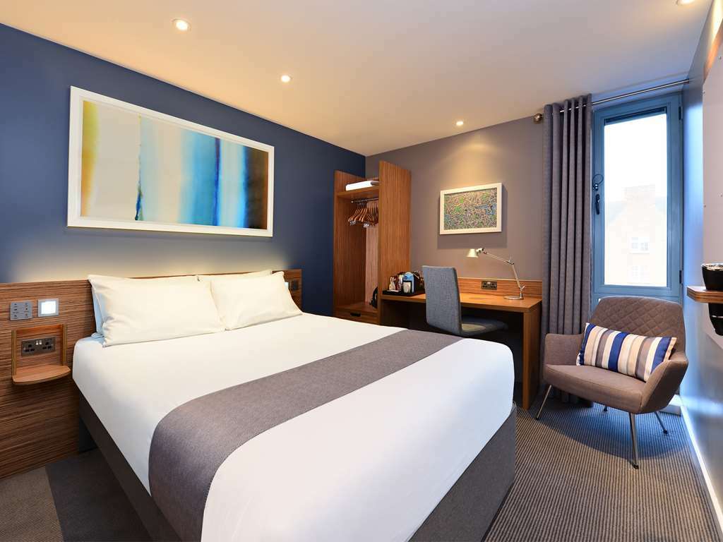 Travelodge London City Airport Стая снимка