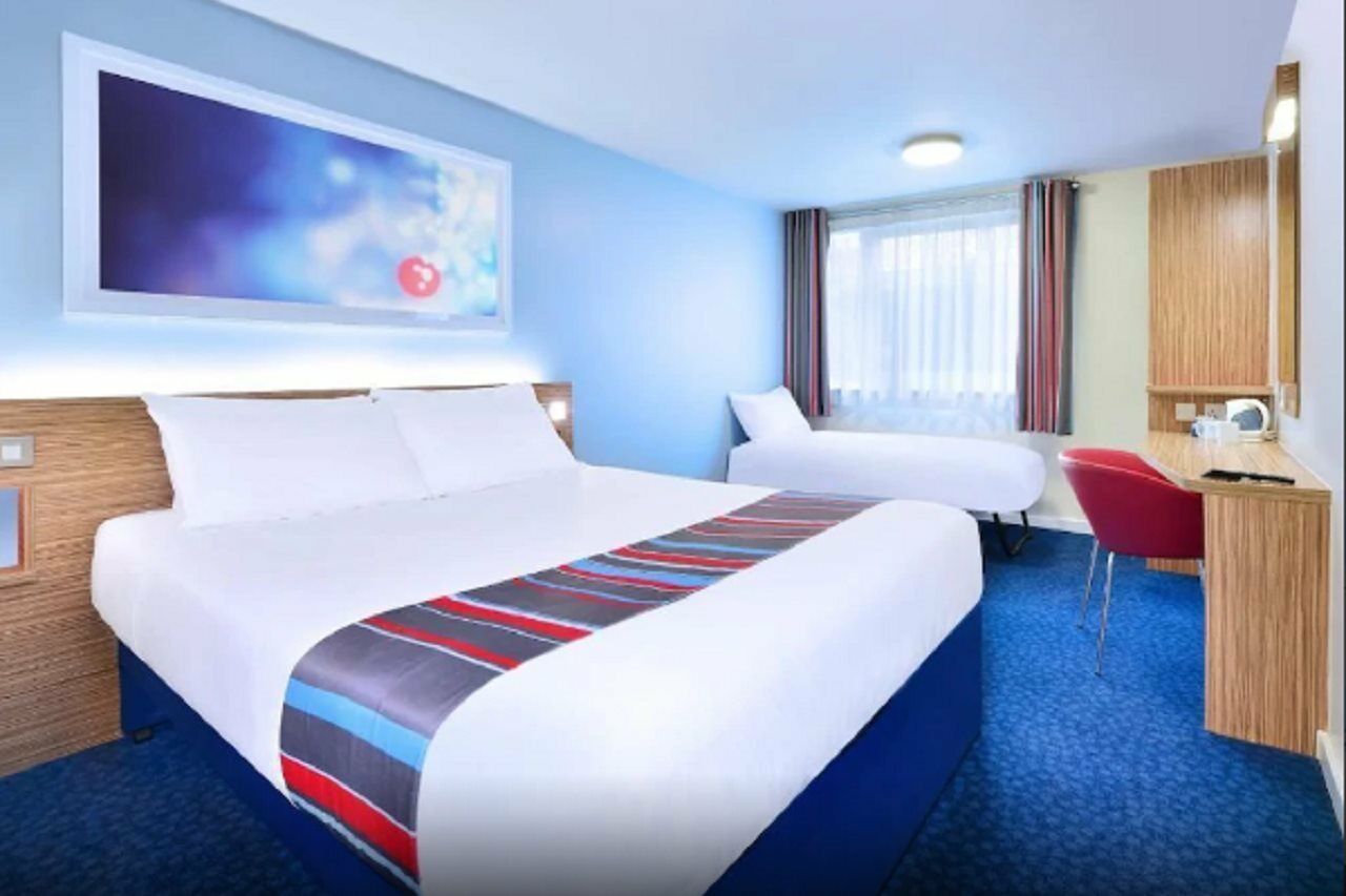 Travelodge London City Airport Екстериор снимка