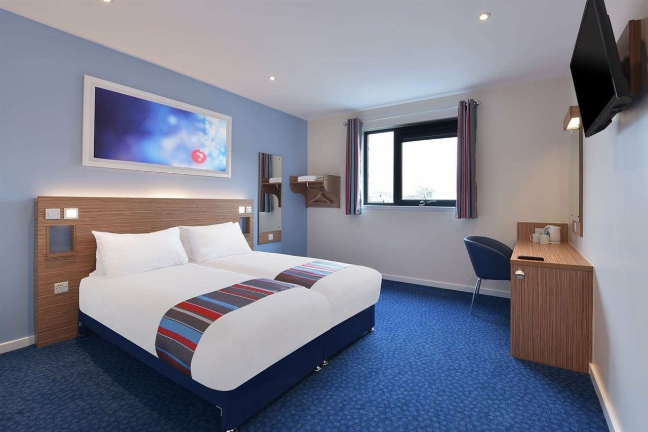 Travelodge London City Airport Екстериор снимка