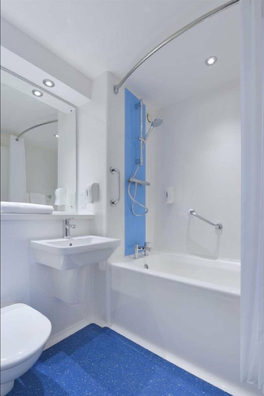 Travelodge London City Airport Екстериор снимка