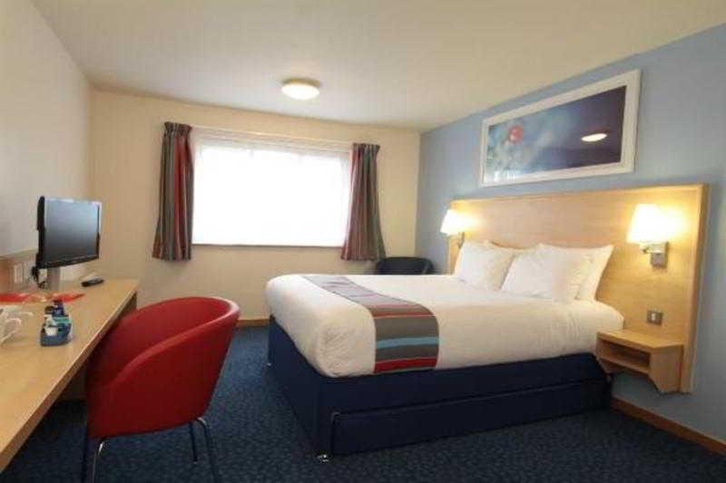 Travelodge London City Airport Екстериор снимка